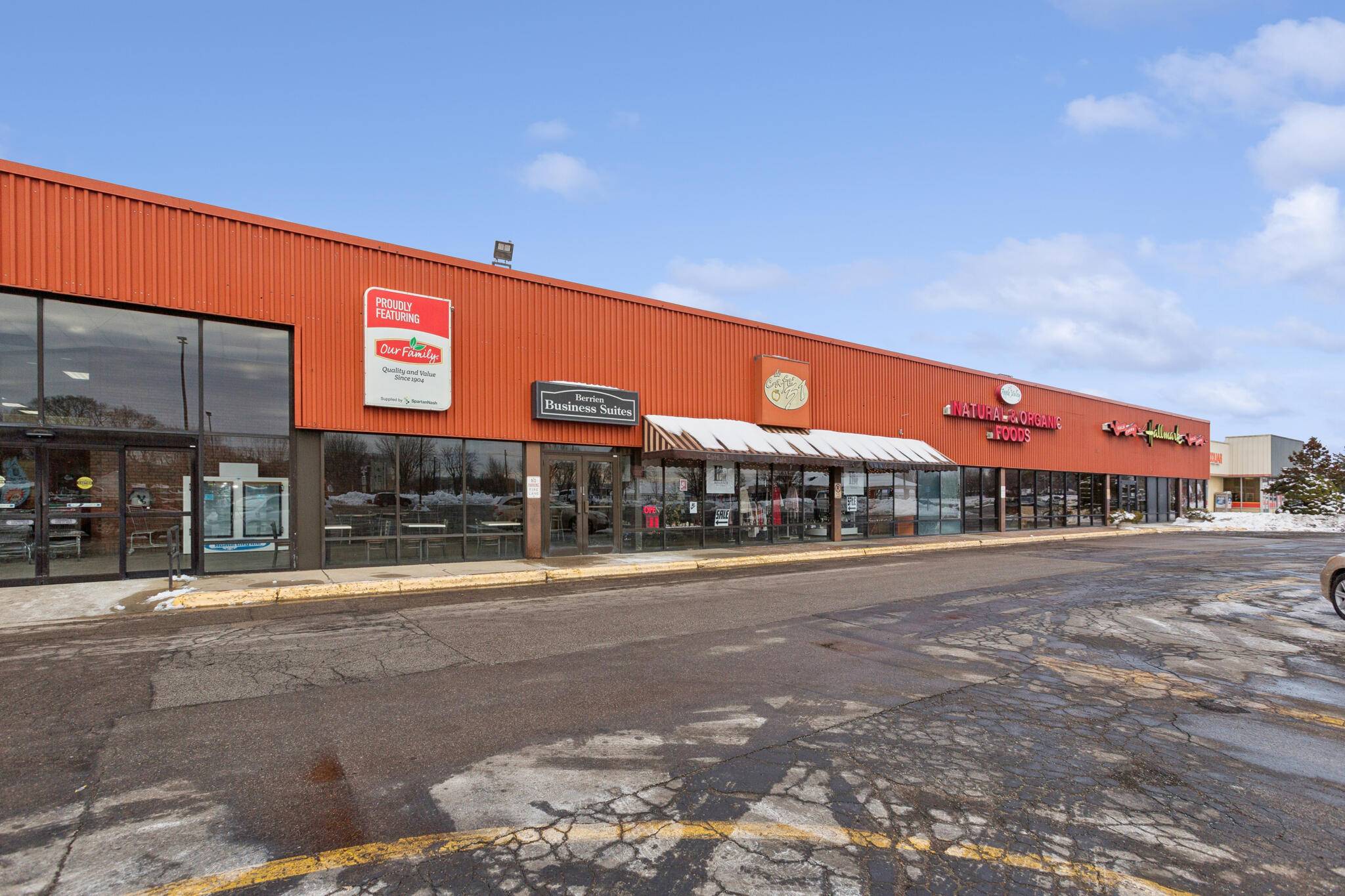 9067 N US Highway 31, Oronoko Twp, MI 49103