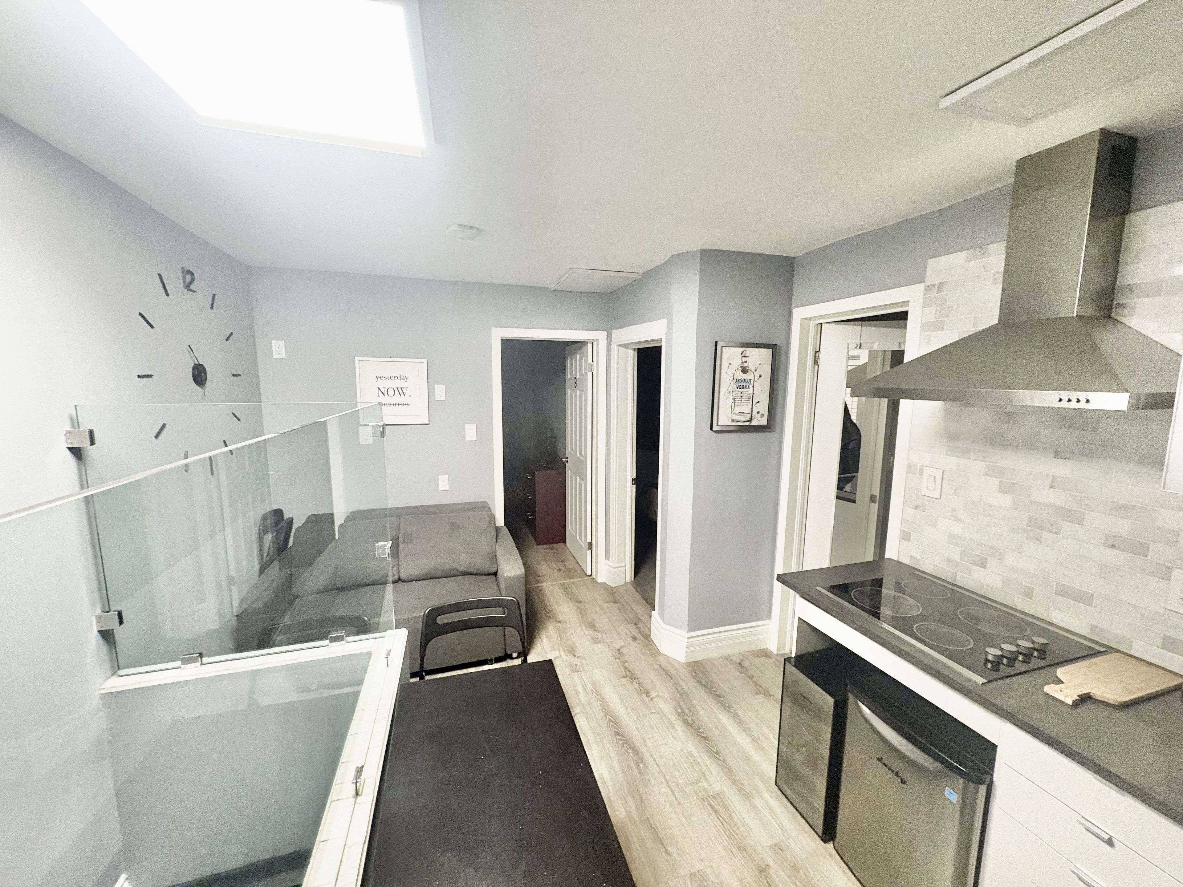 11 Saint Patricks SQ #2, Toronto C01, ON M5T 1W8