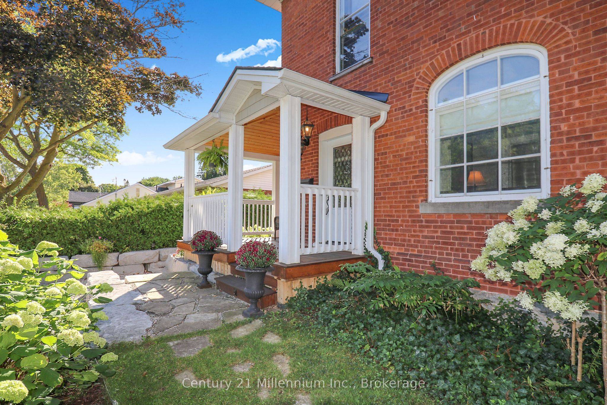 439 Birch ST, Collingwood, ON L9Y 2W4