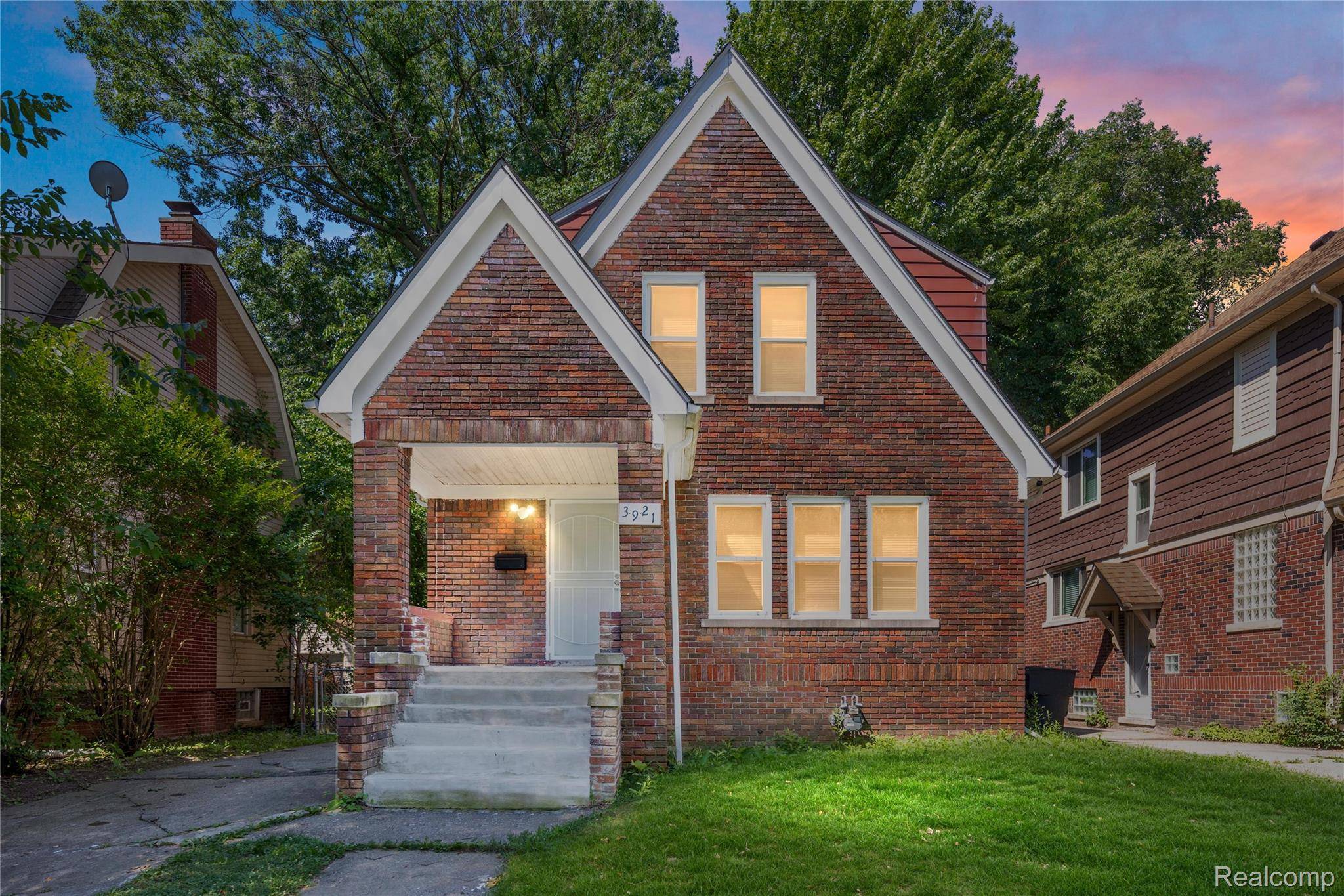3921 Three Mile DR, Detroit, MI 48224