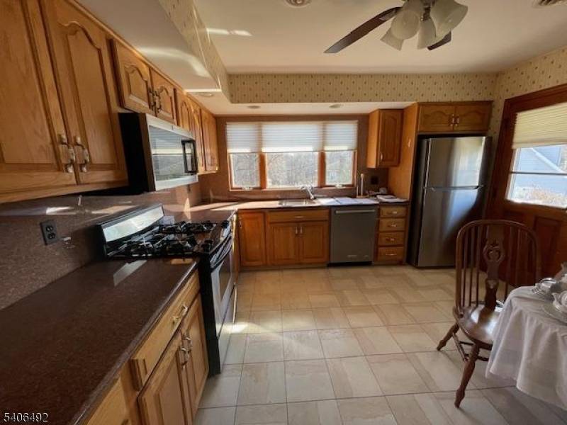 37-39 Edison Dr, Summit City, NJ 07901