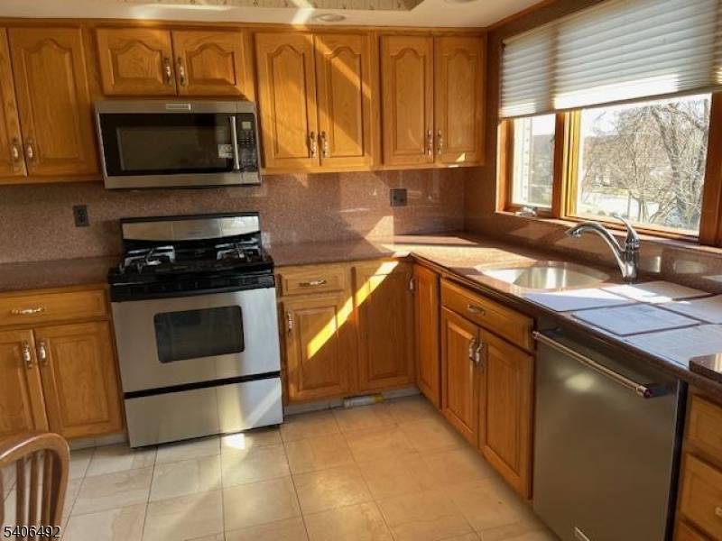 37-39 Edison Dr, Summit City, NJ 07901