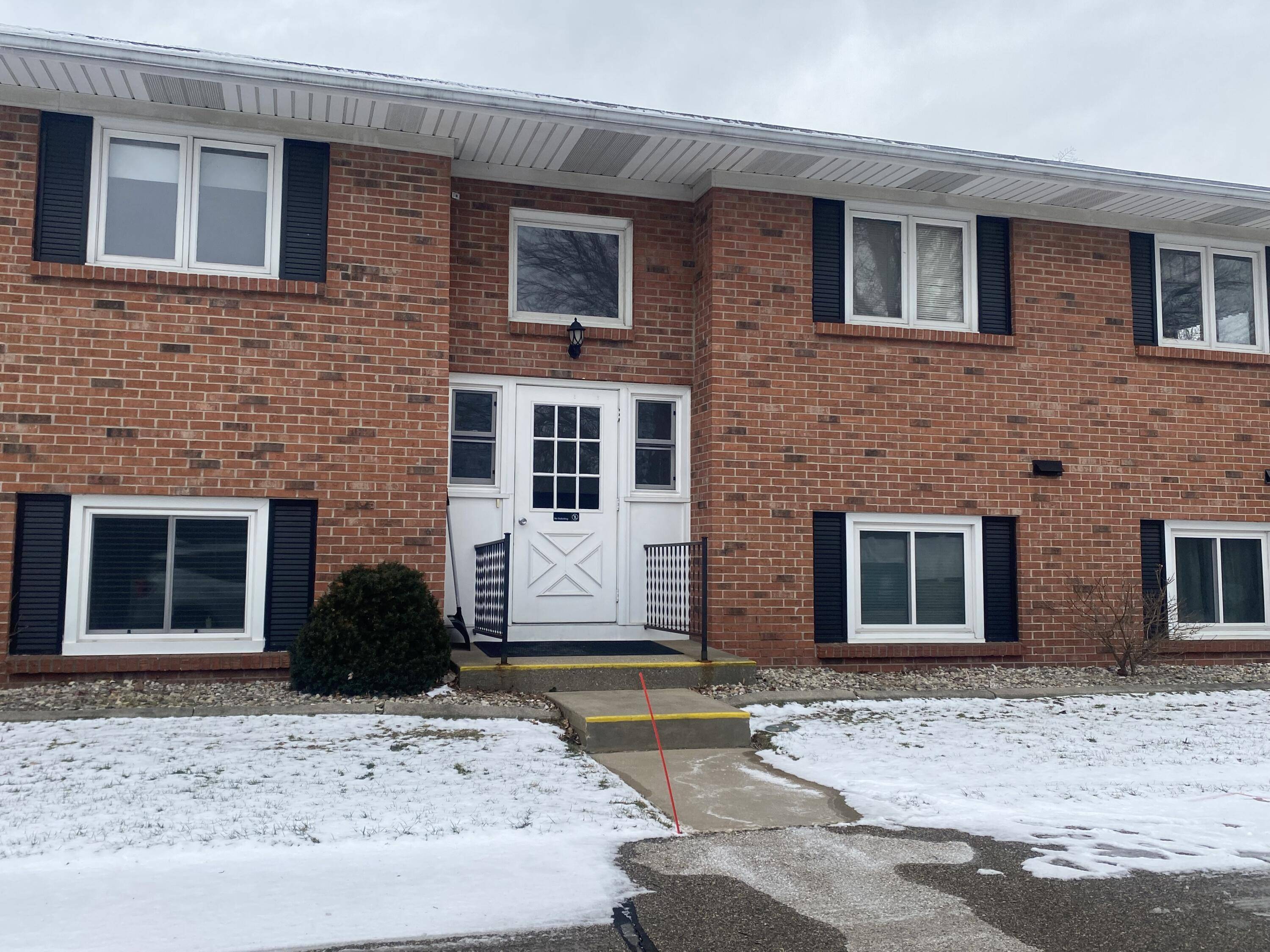 230 S State ST #15, Zeeland City, MI 49464