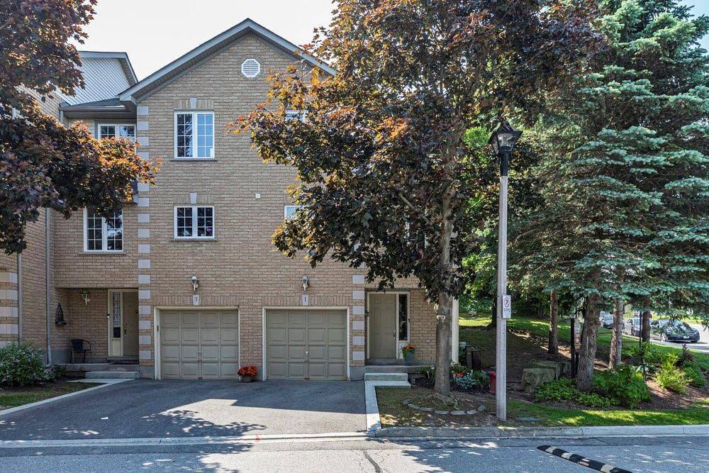 31 Moss BLVD #1, Hamilton, ON L9H 7A6
