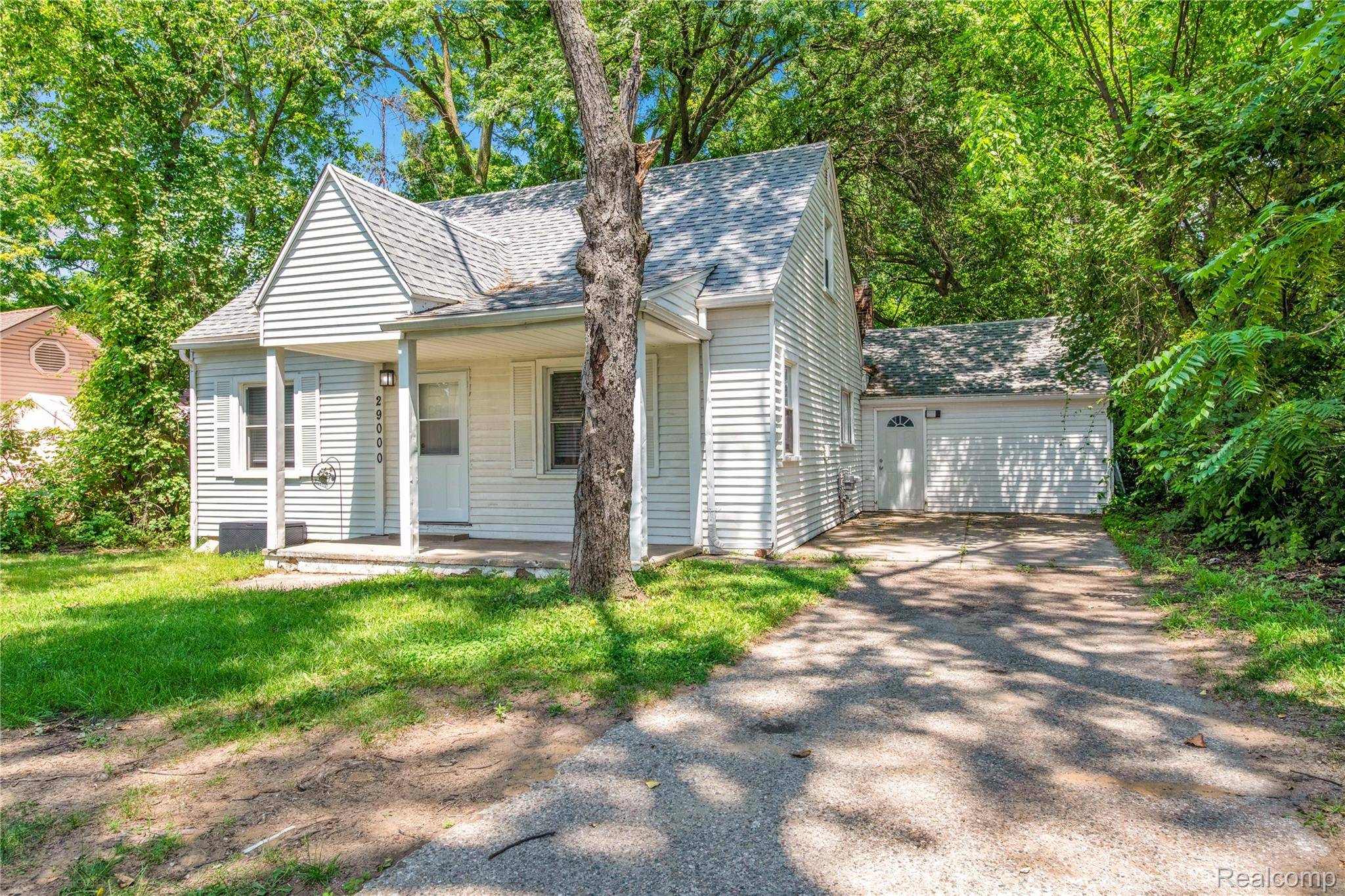 29000 Joy RD, Livonia, MI 48150