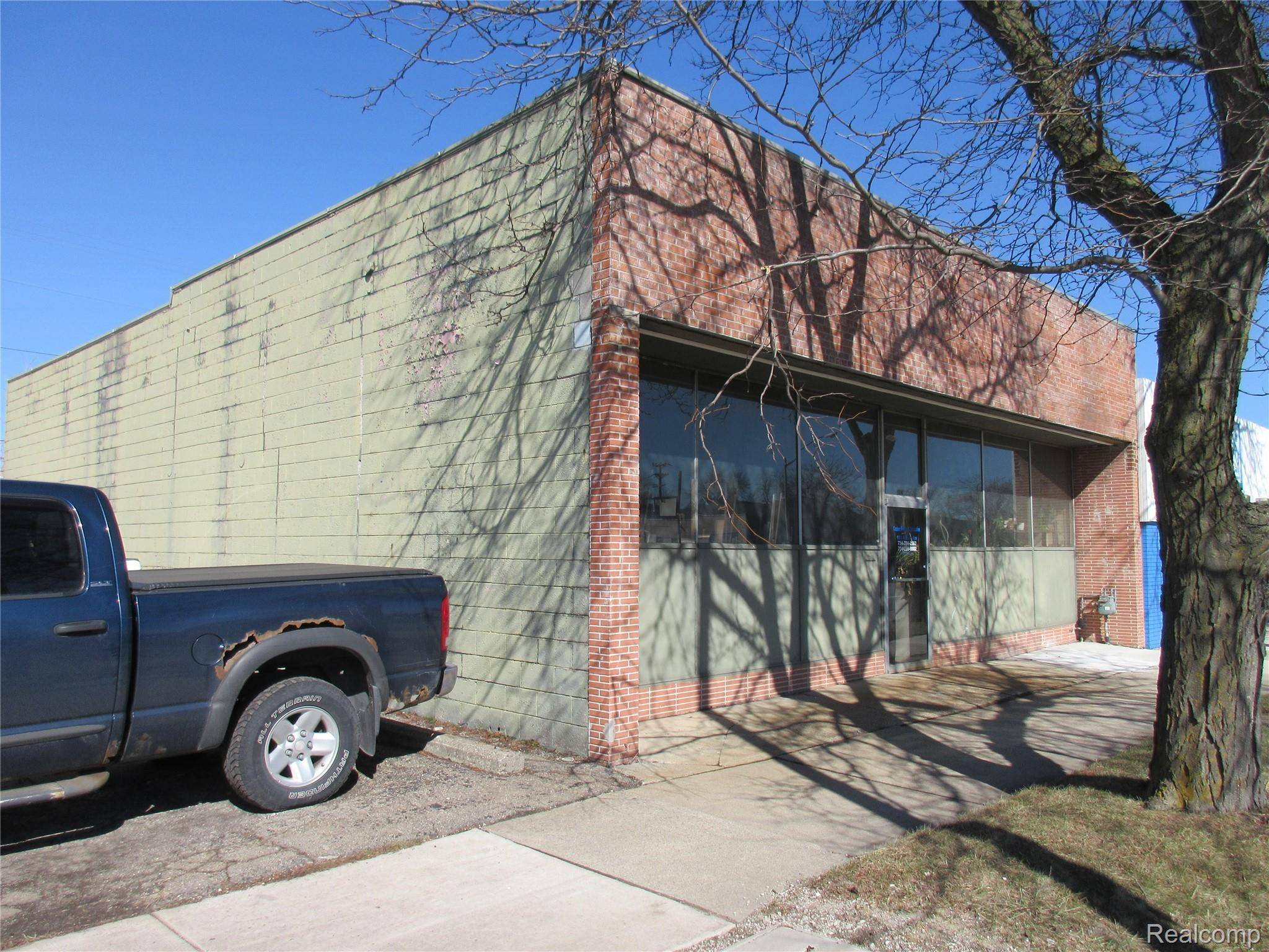 1814 Eureka RD, Wyandotte, MI 48192