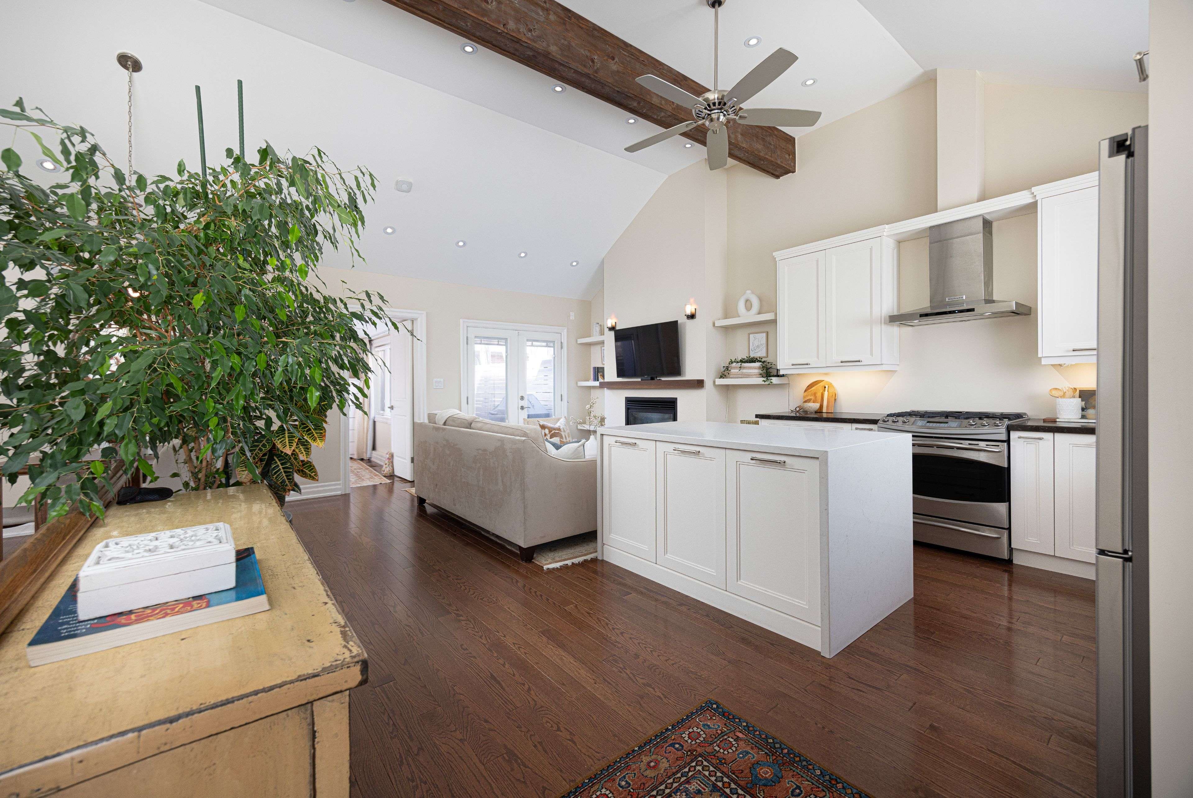 122 Robinson ST, Toronto C01, ON M6J 1M2