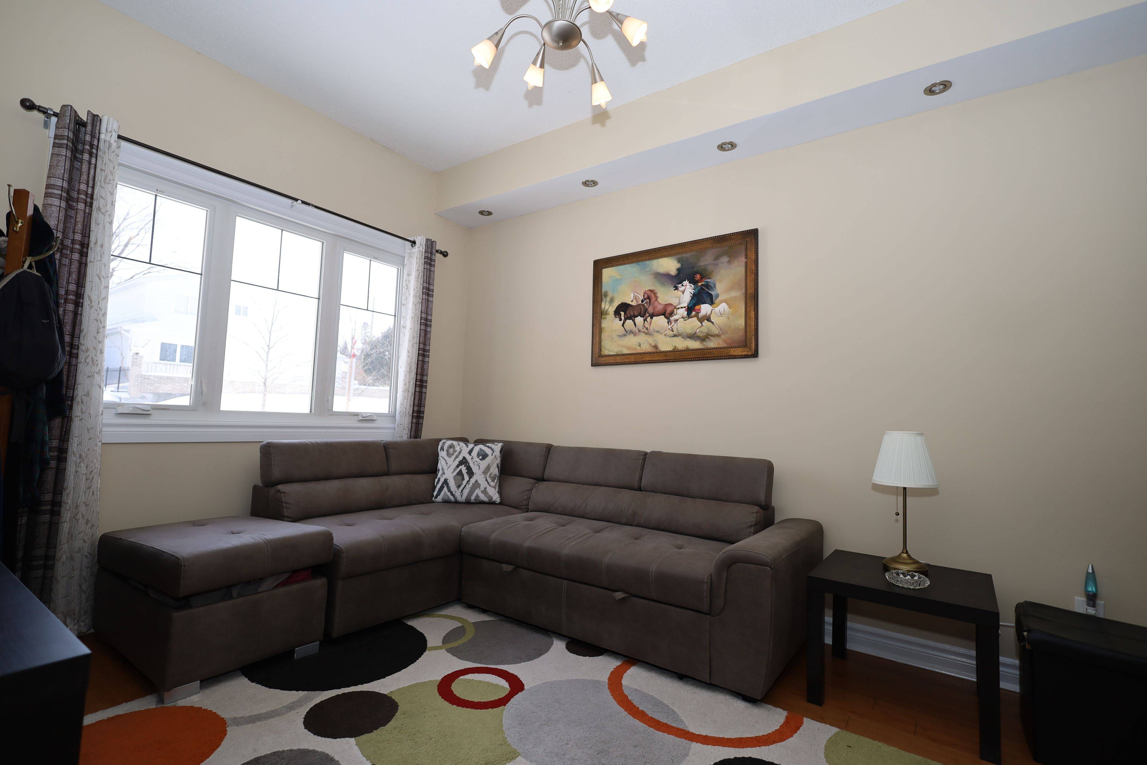 2194 Niagara DR, Alta Vista And Area, ON K1H 6L2