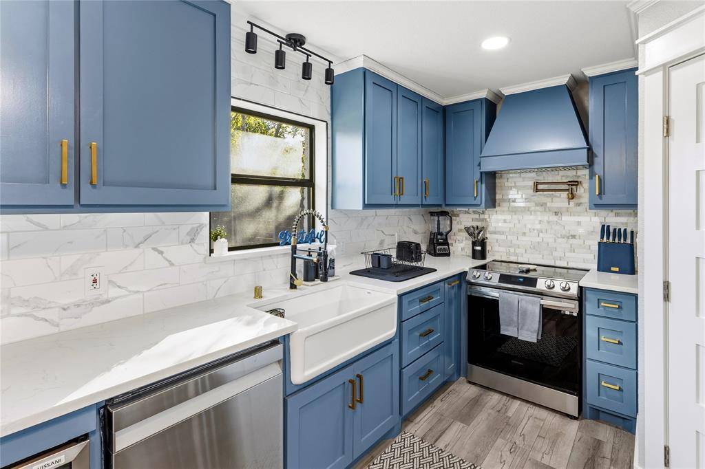 1202 Hillwood Drive, Lewisville, TX 75067