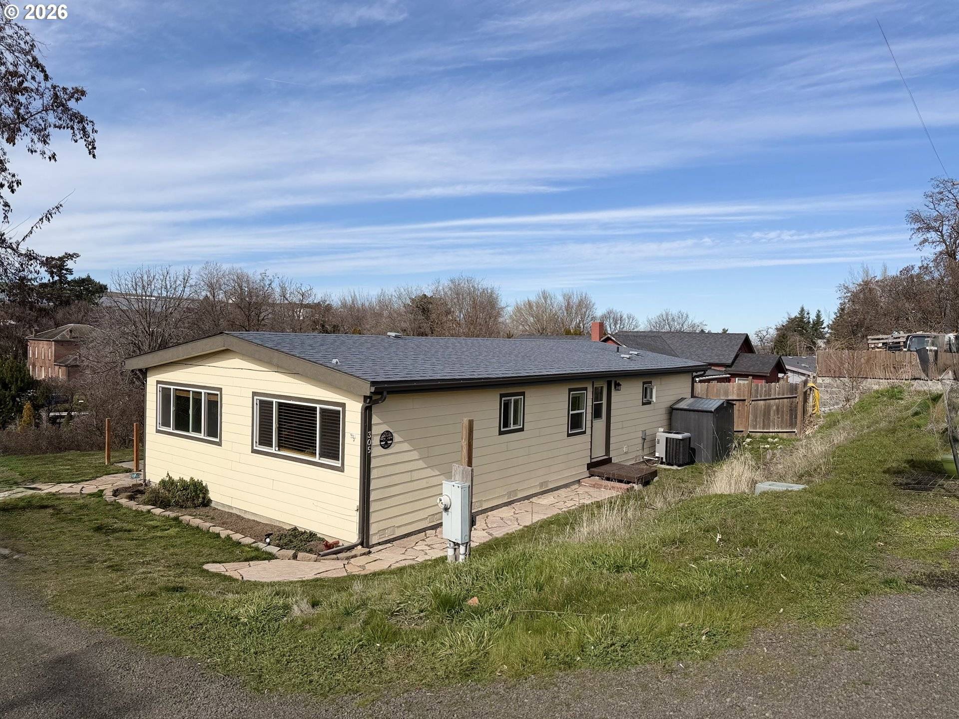 305 N BROAD ST, Weston, OR 97886