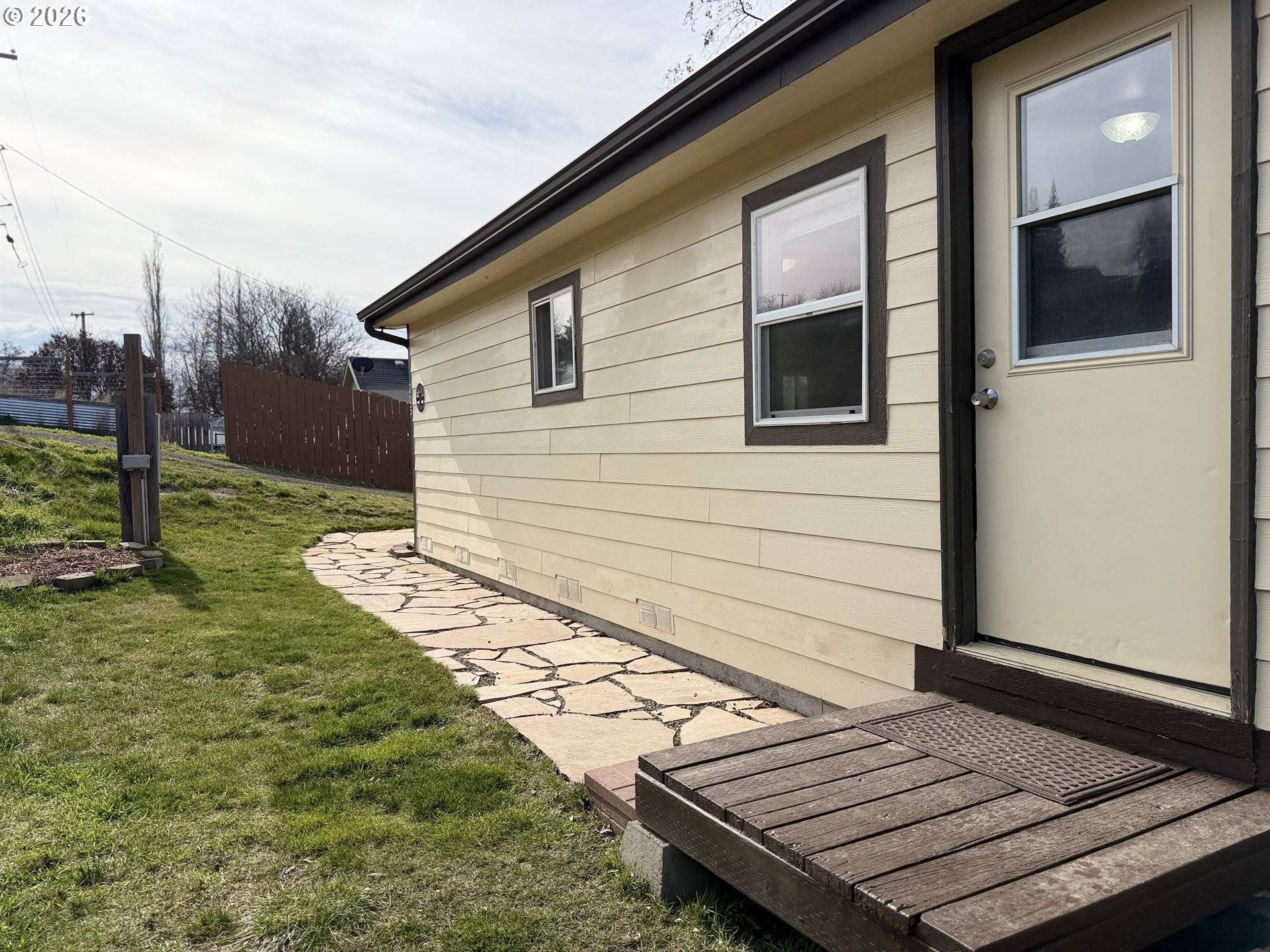 305 N BROAD ST, Weston, OR 97886