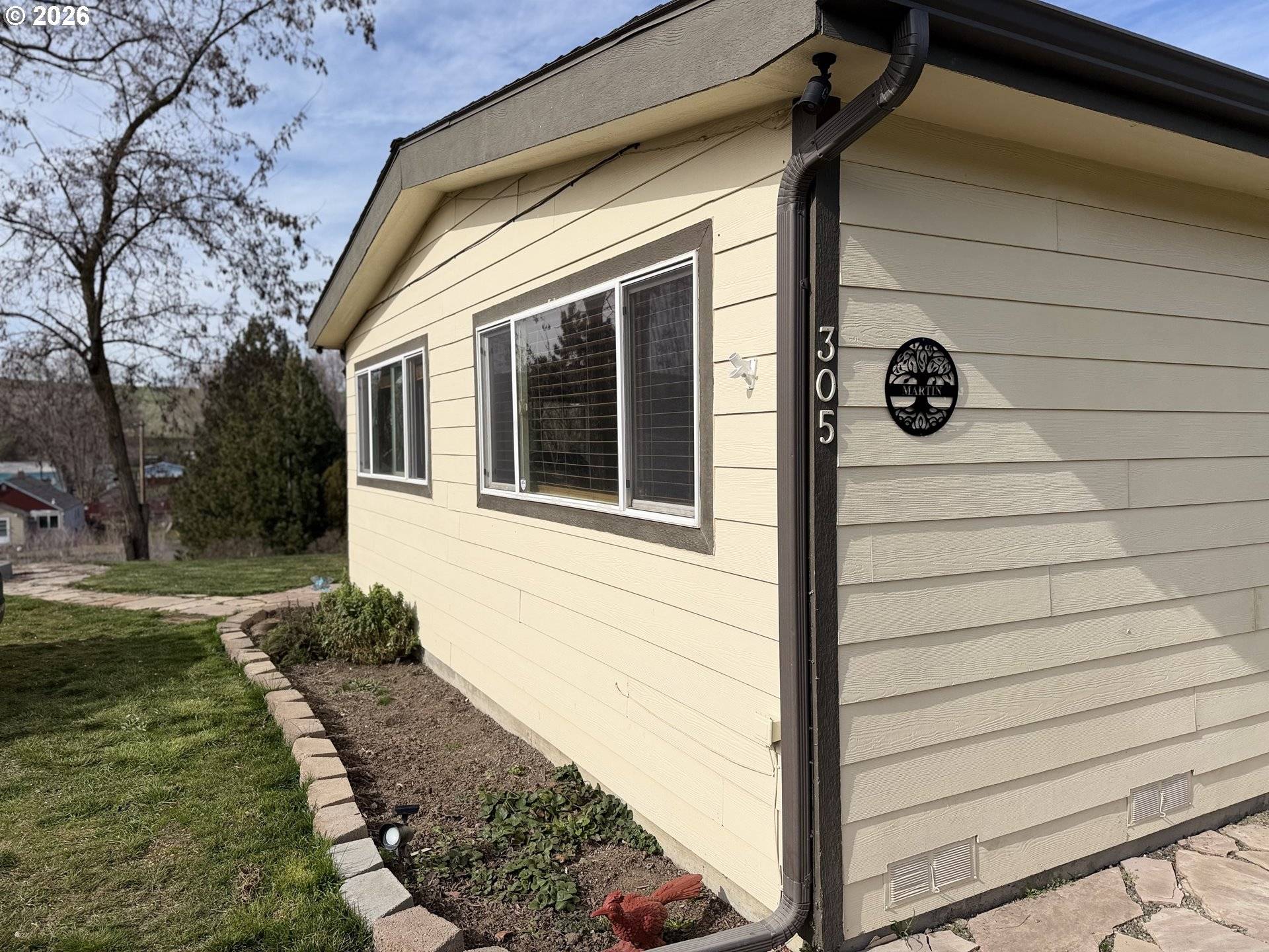 305 N BROAD ST, Weston, OR 97886