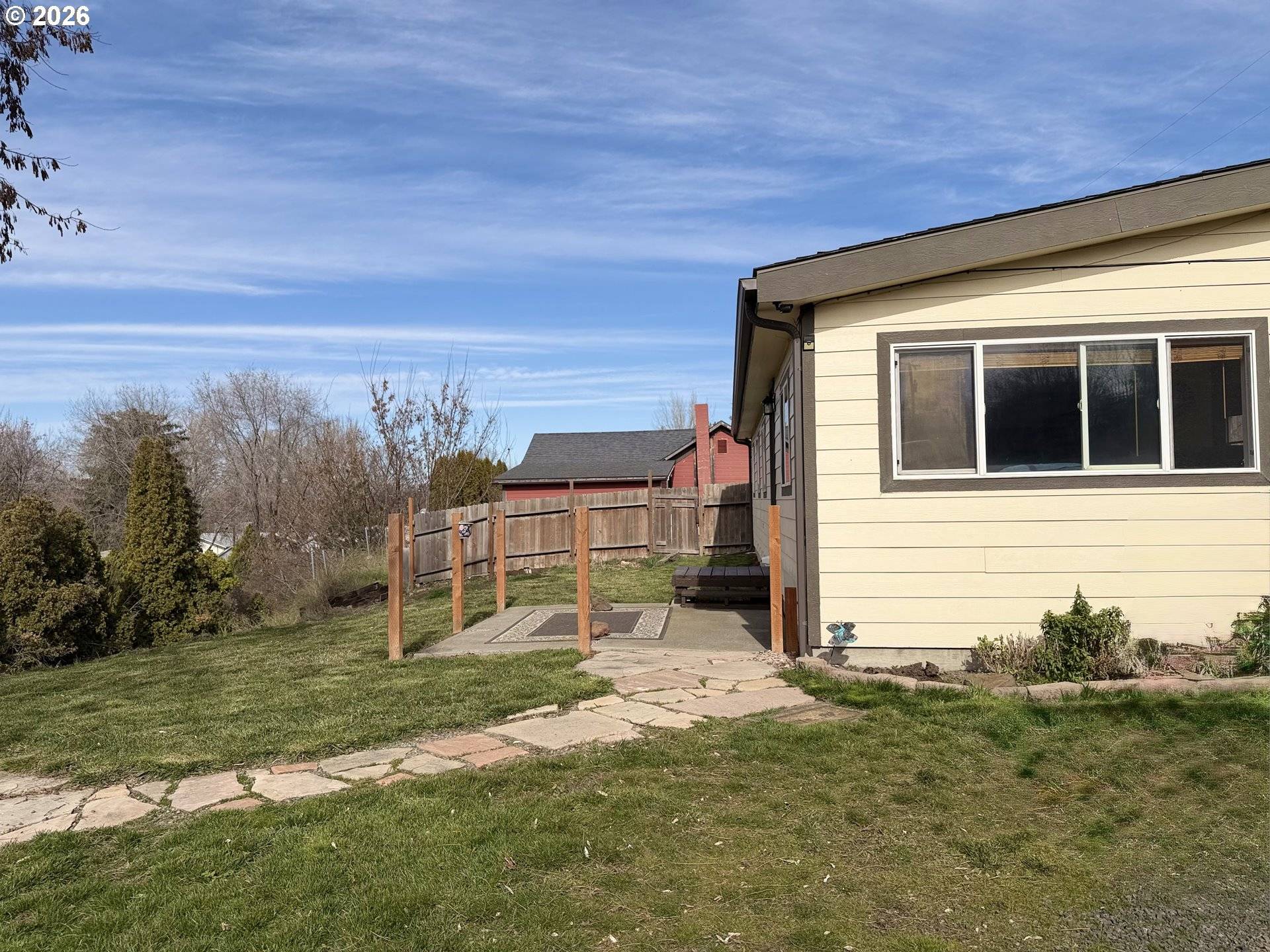 305 N BROAD ST, Weston, OR 97886