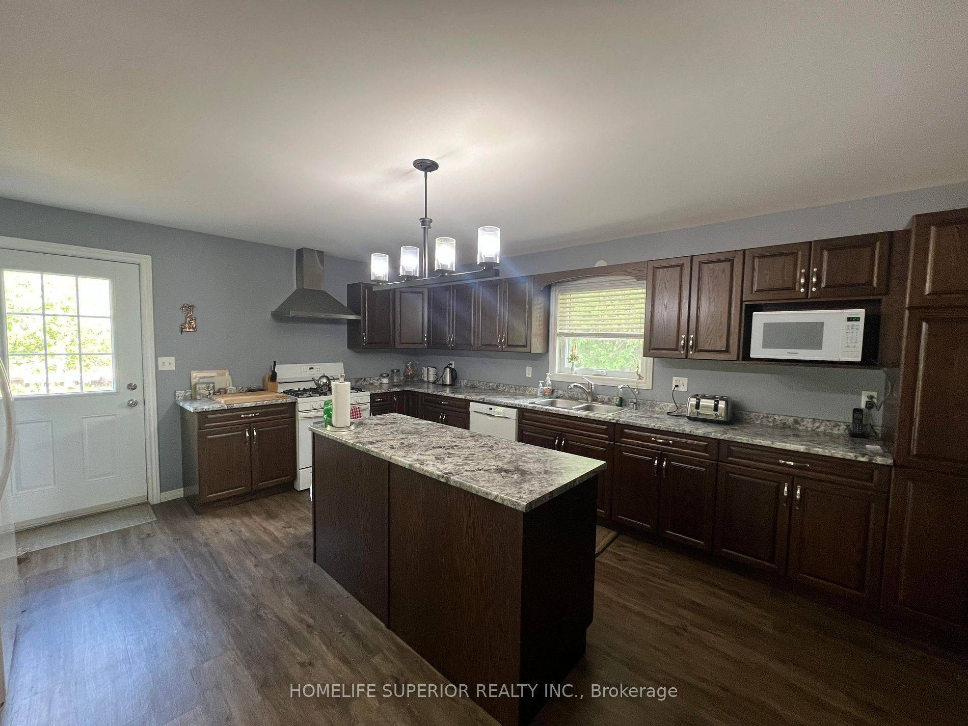 985 Twiddy RD, Centre Hastings, ON K0K 2M0