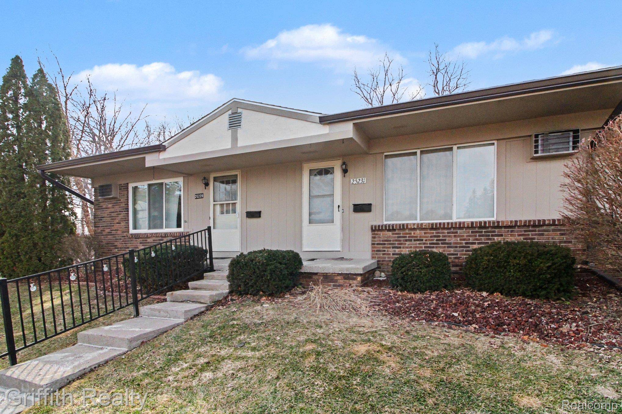 25231 Potomac DR #2, South Lyon, MI 48178
