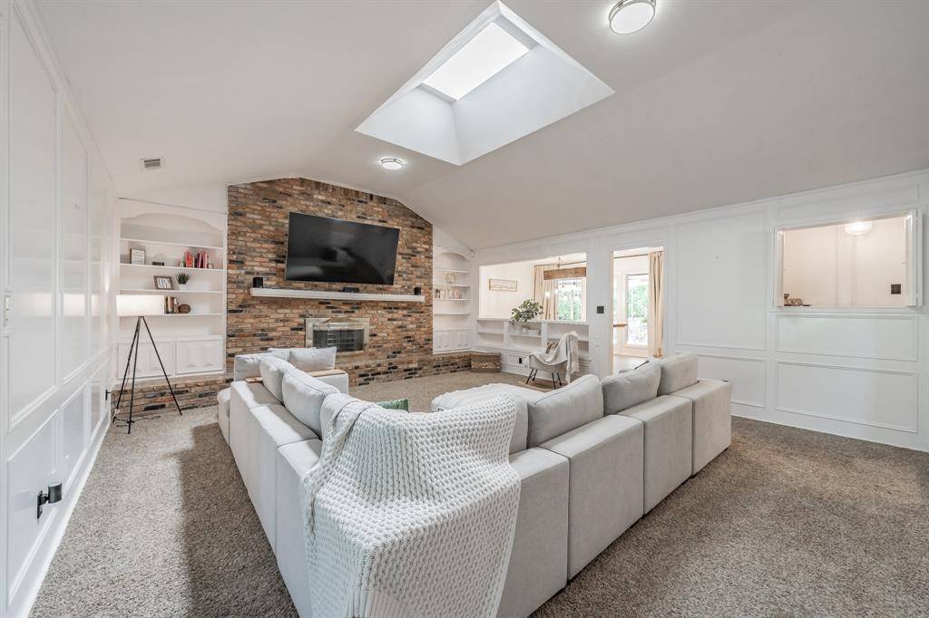 2211 Midhurst Drive, Arlington, TX 76013