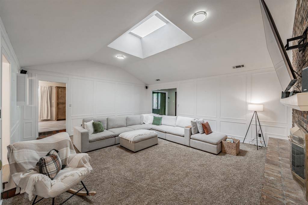 2211 Midhurst Drive, Arlington, TX 76013