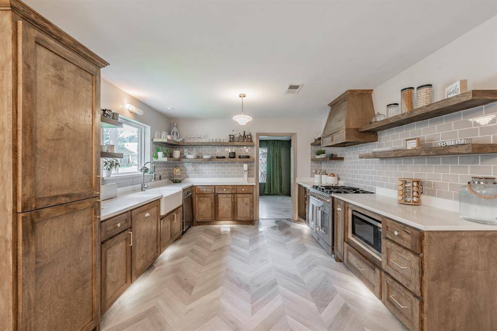 2211 Midhurst Drive, Arlington, TX 76013