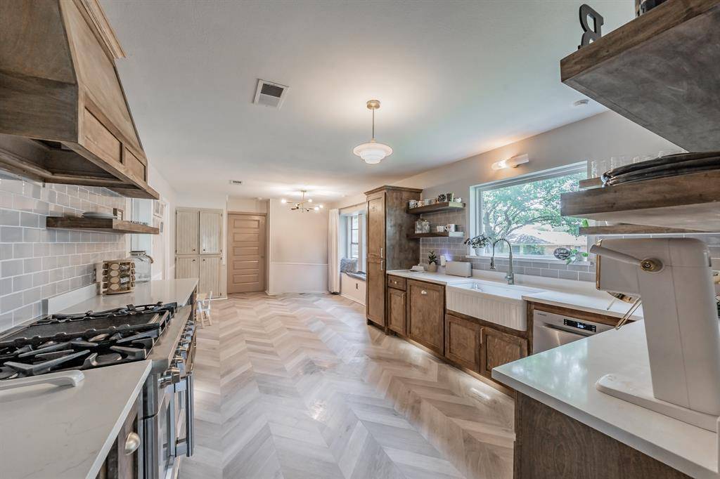 2211 Midhurst Drive, Arlington, TX 76013