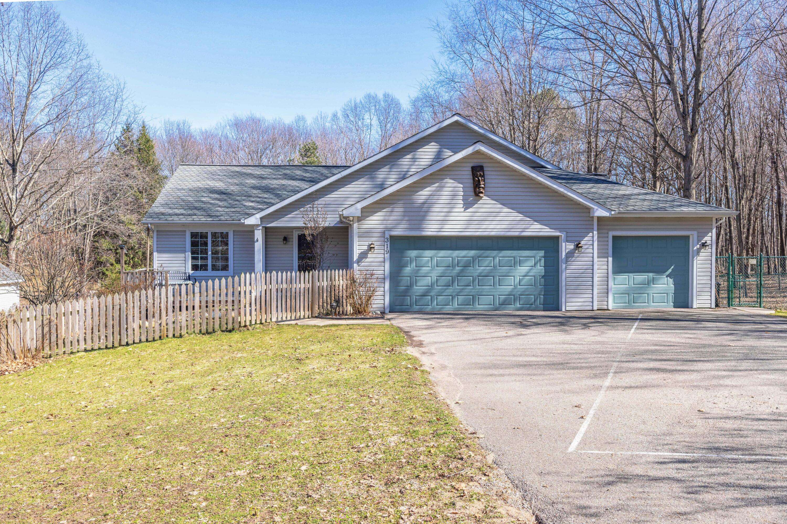 319 S Union ST, Douglas Vllg, MI 49406