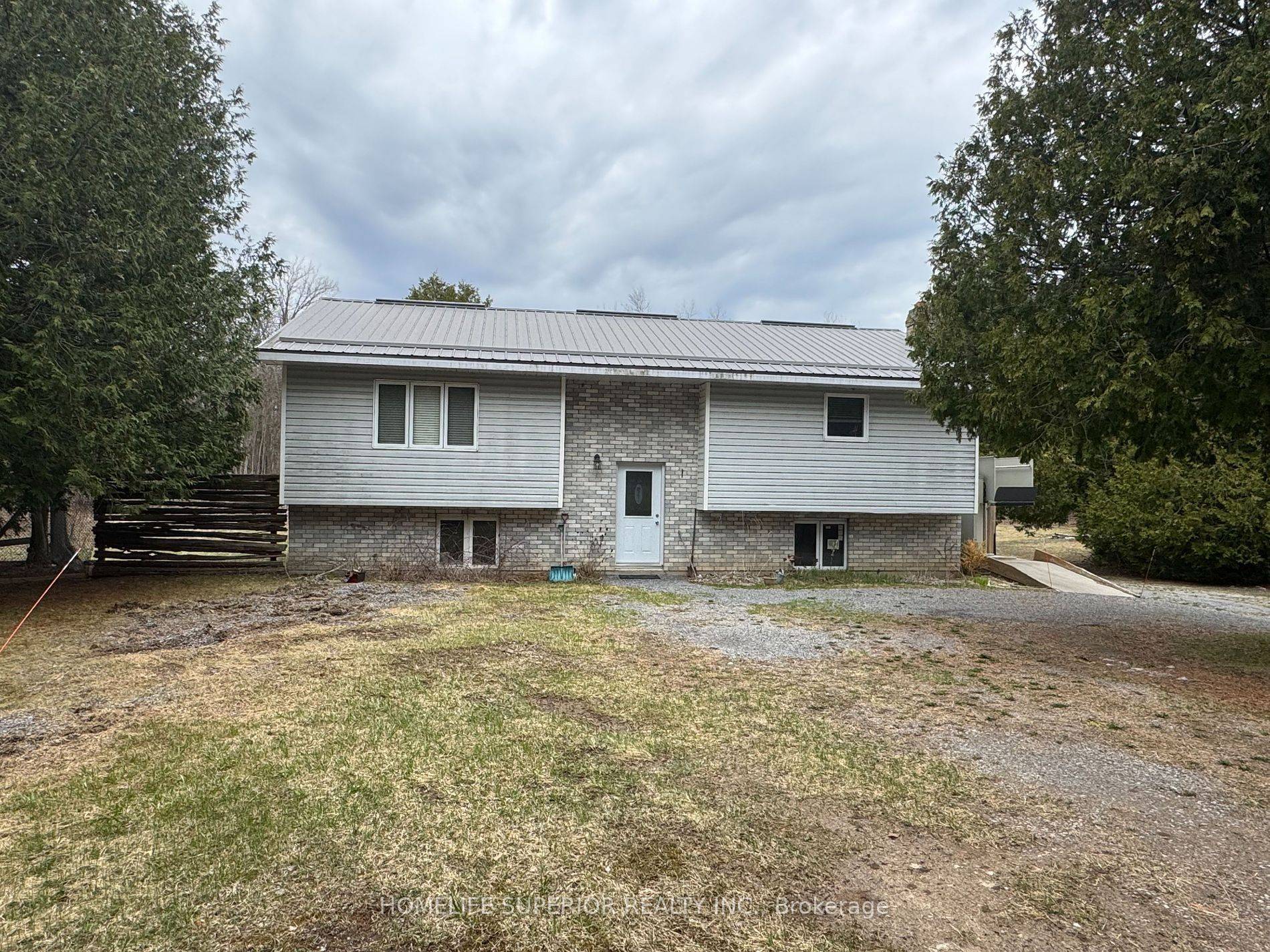 985 Twiddy RD, Centre Hastings, ON K0K 2M0