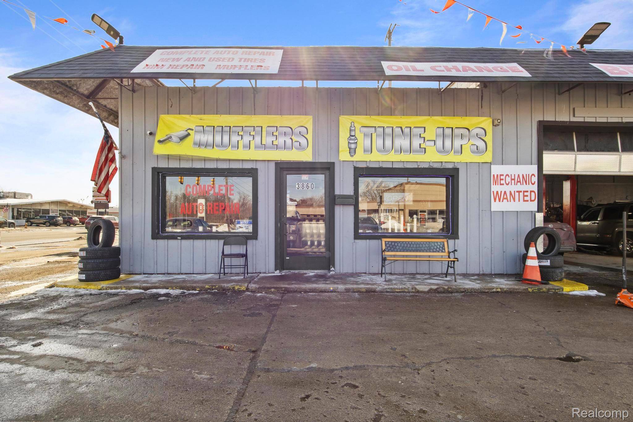 3860 Davison RD, Flint, MI 48506