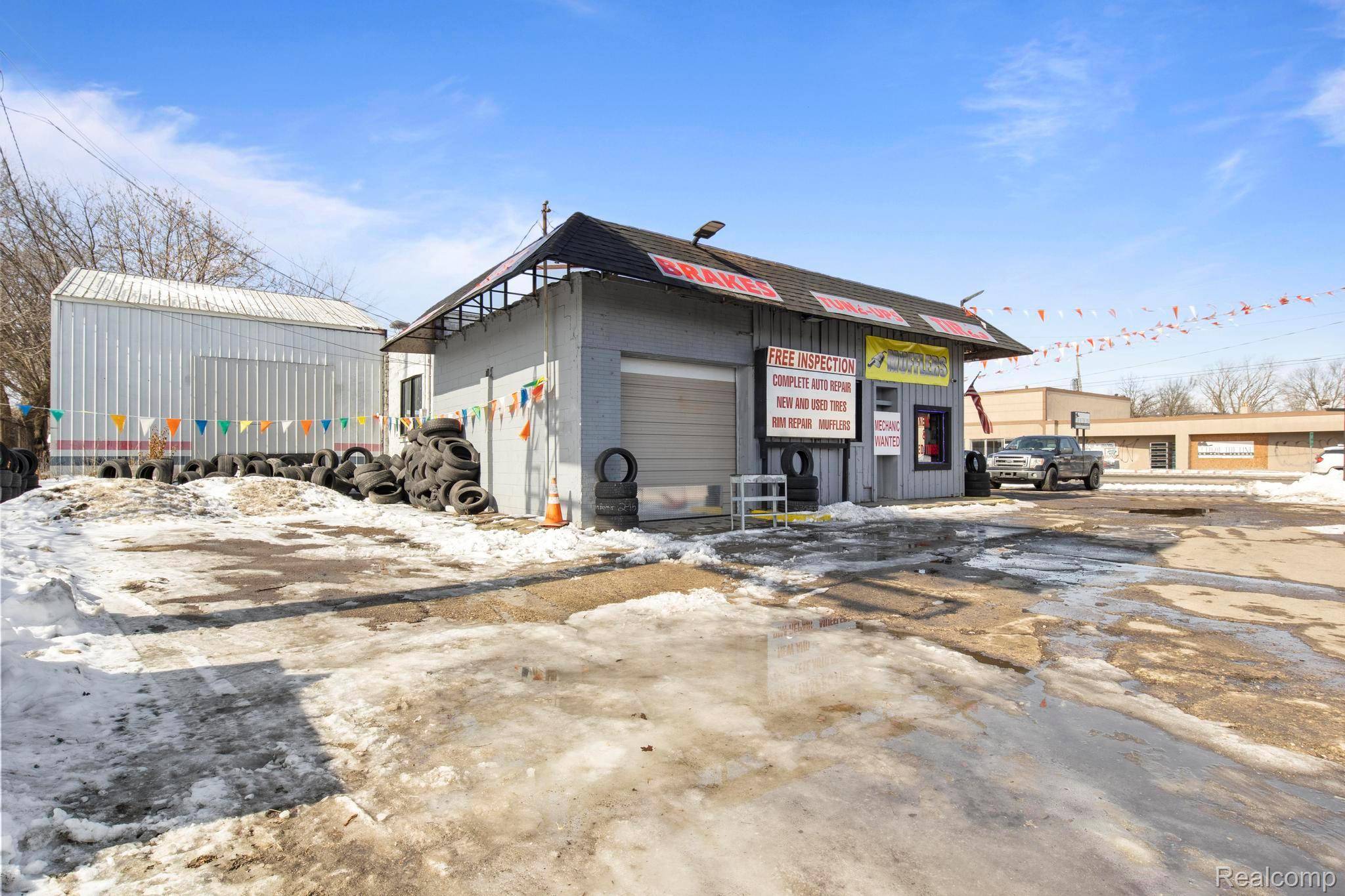 3860 Davison RD, Flint, MI 48506