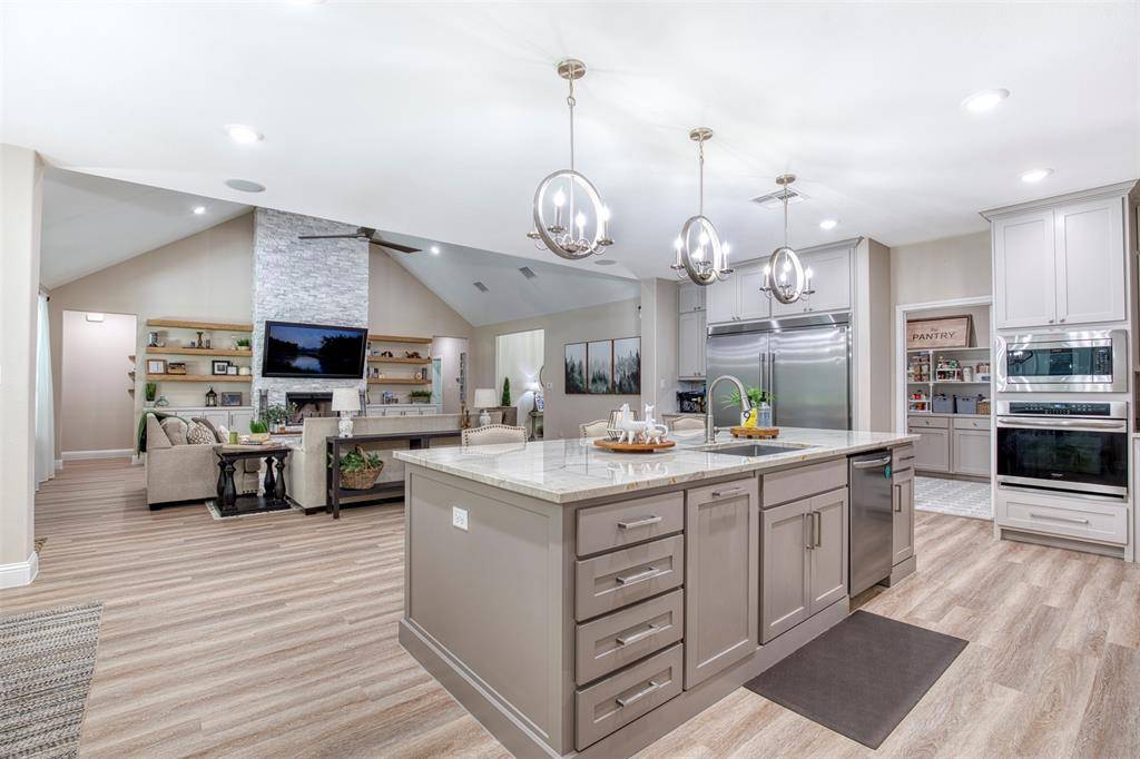 2121 Canyon Lake Road, Wills Point, TX 75169