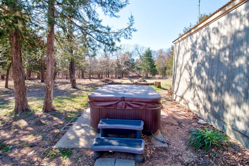 374 Hideaway Lane, Valley View, TX 76272