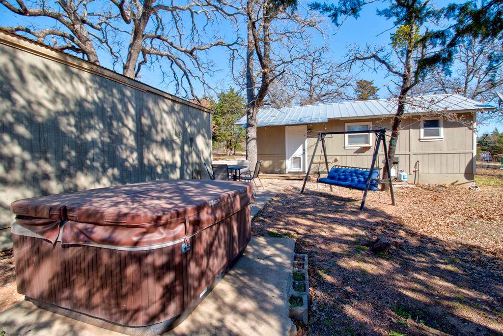 374 Hideaway Lane, Valley View, TX 76272