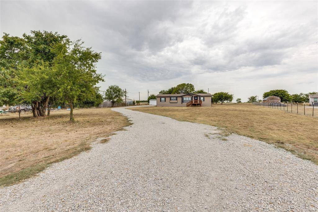 288 Strawberry Lane, Rhome, TX 76078