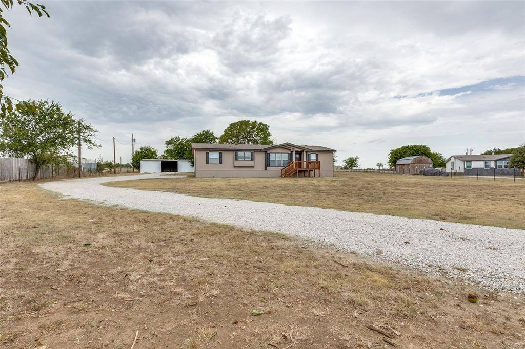 288 Strawberry Lane, Rhome, TX 76078
