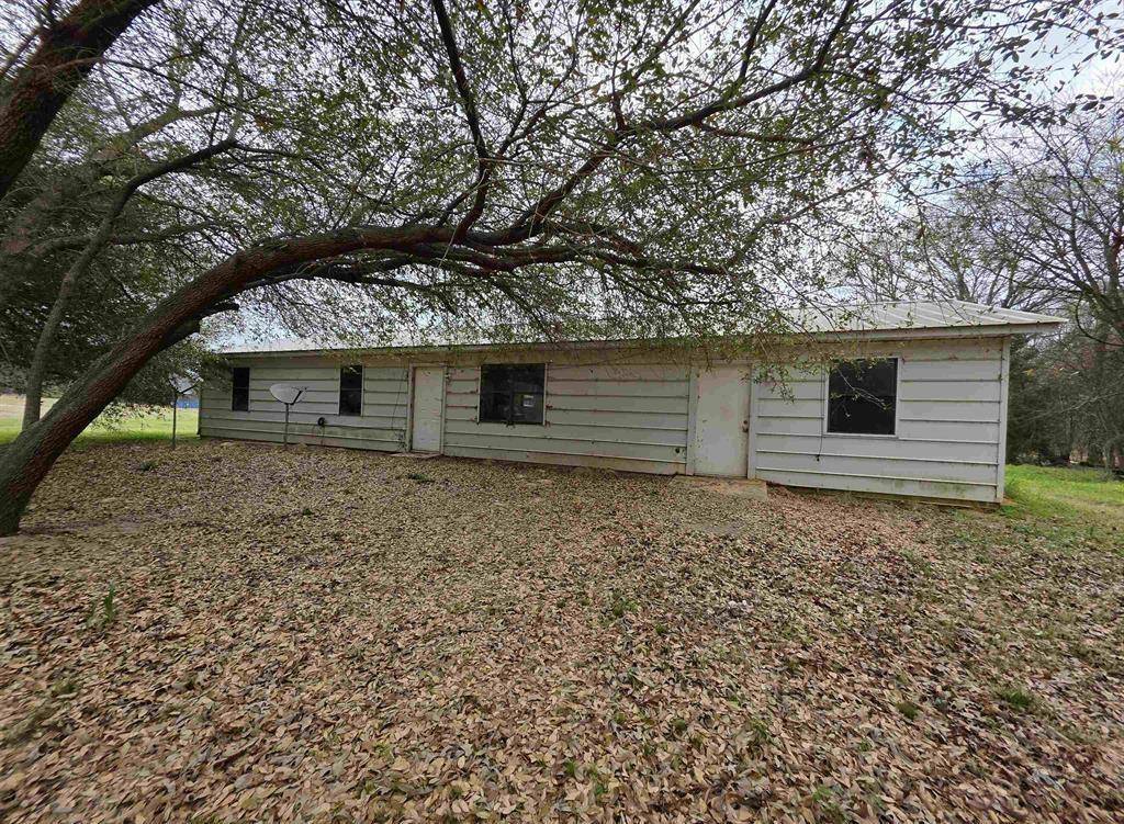 1886 Opossum Rd, Pittsburg, TX 75686