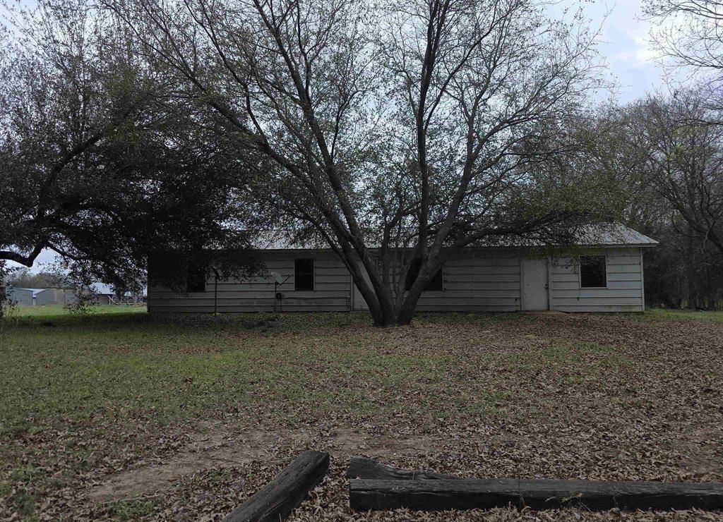 1886 Opossum Rd, Pittsburg, TX 75686