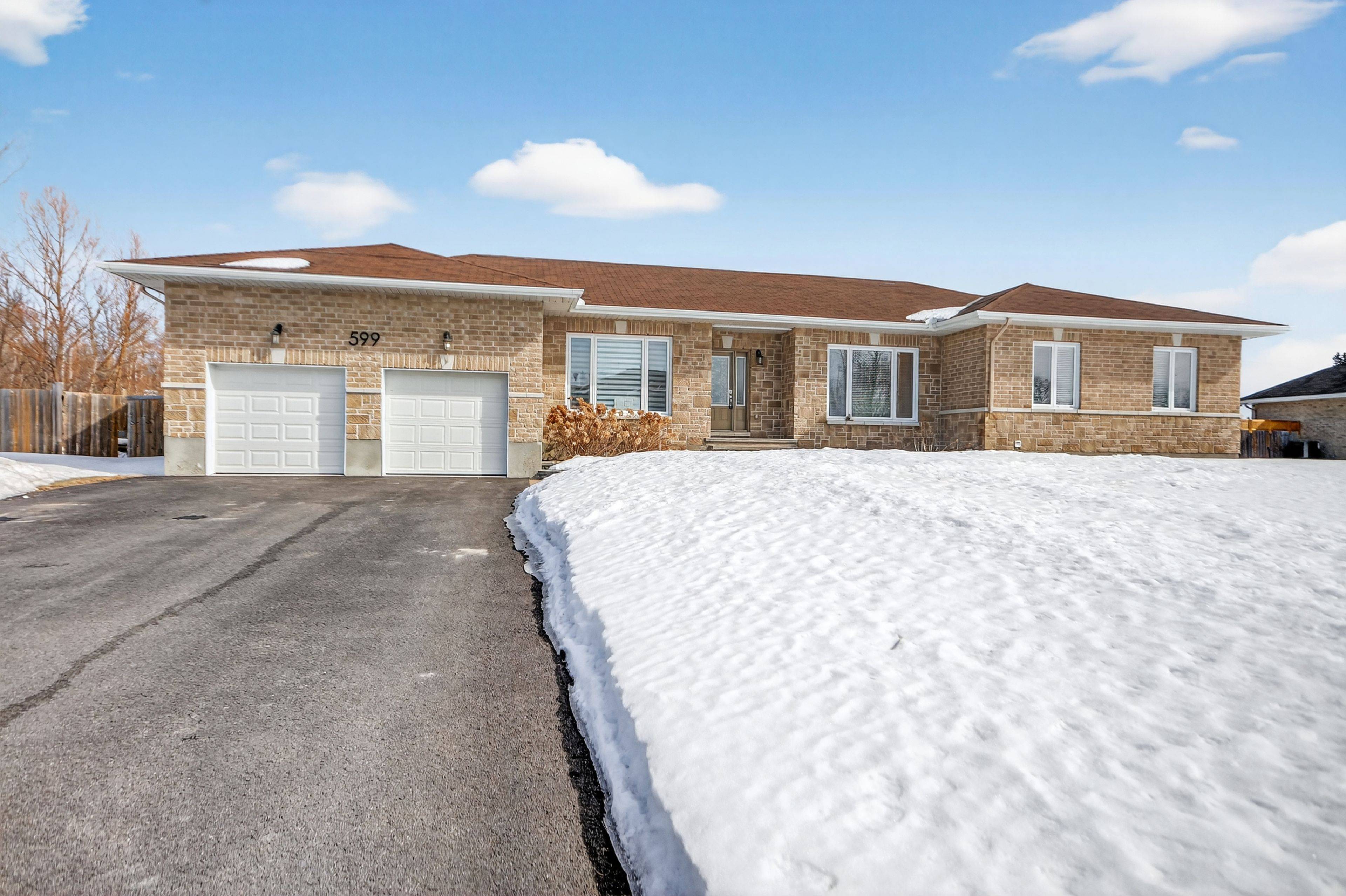 599 Ballycastle CRES, Blossom Park - Airport And Area, ON K1X 0A2