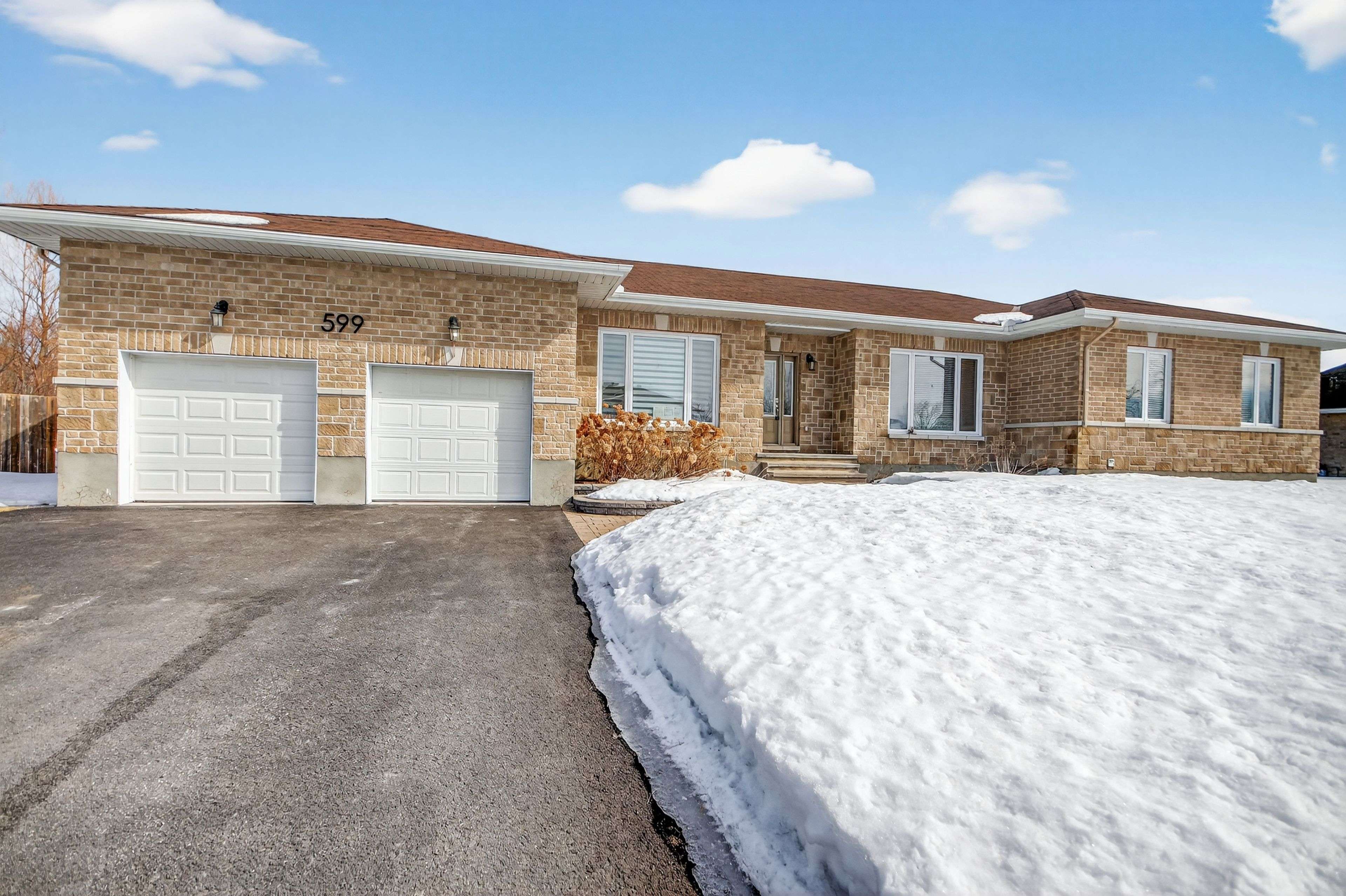 599 Ballycastle CRES, Blossom Park - Airport And Area, ON K1X 0A2