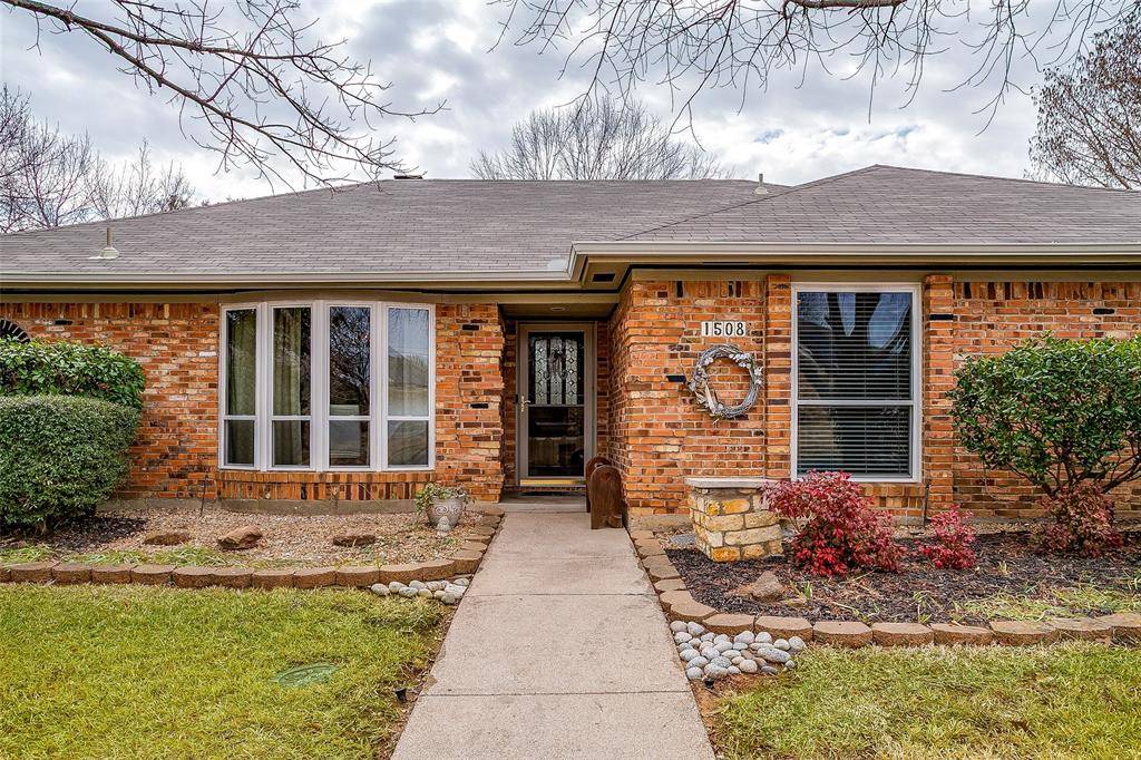 1508 Woodvale Drive, Bedford, TX 76021