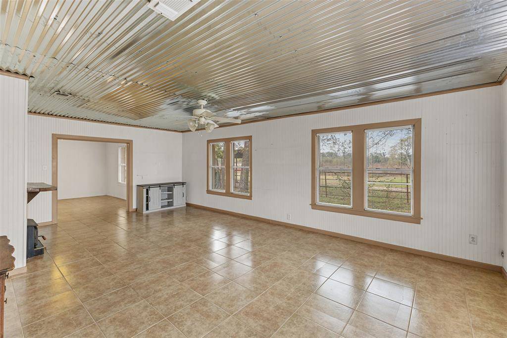 195 County Road 852, Donie, TX 75838