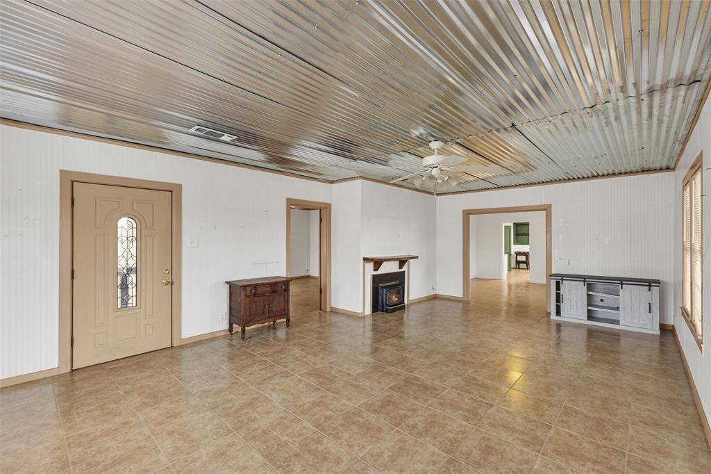 195 County Road 852, Donie, TX 75838