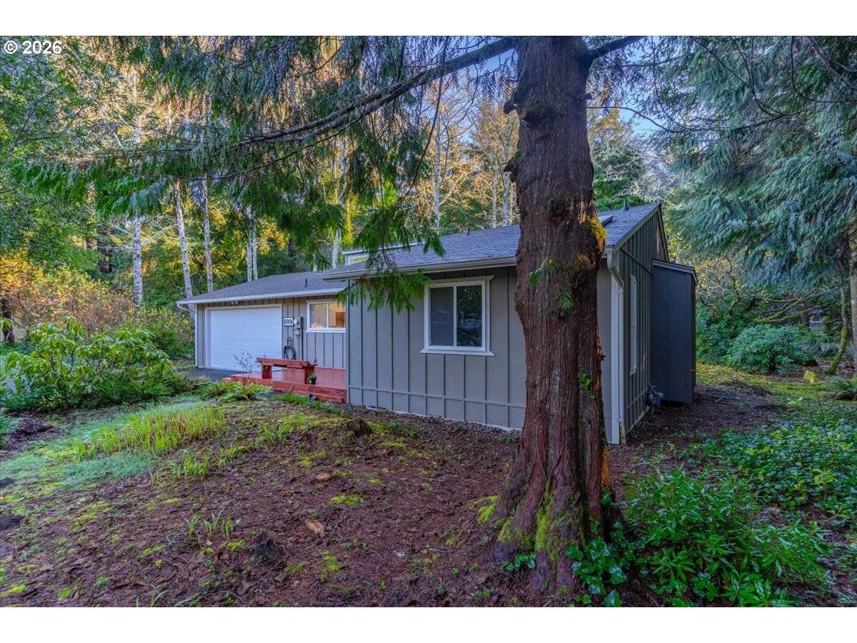 199 SW THE PINES DR, Depoe Bay, OR 97341