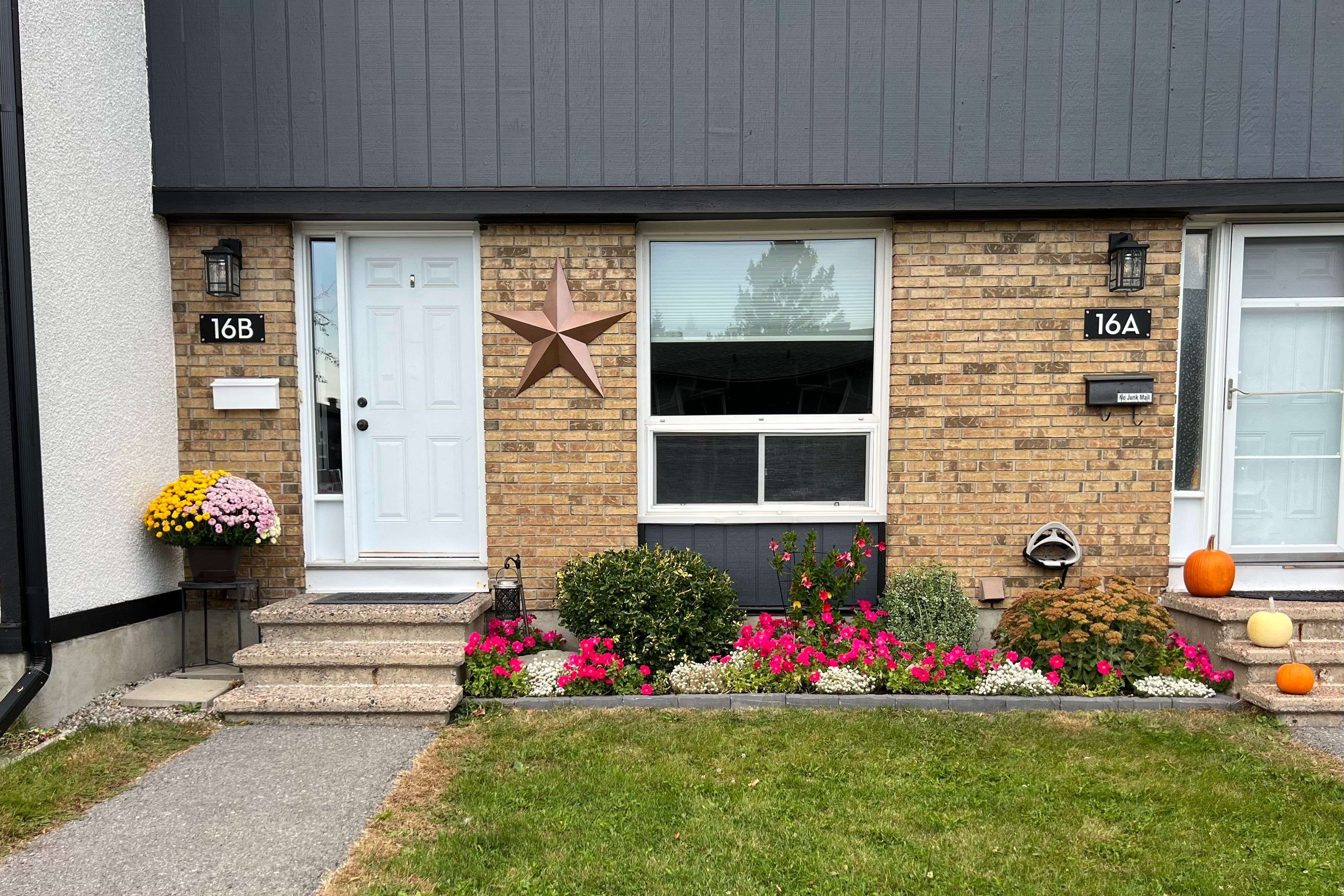 16B Spring Grove LN, Barrhaven, ON K2J 2C6