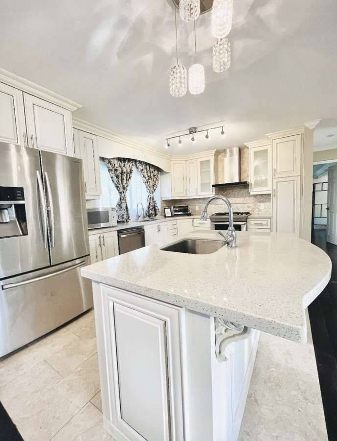 2878 10th Side Road, Bradford West Gwillimbury, ON L3Z 2L3