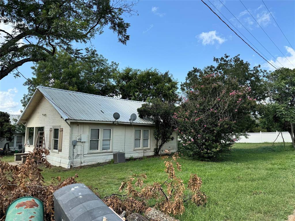 207 N 5th Street, Santa Anna, TX 76878