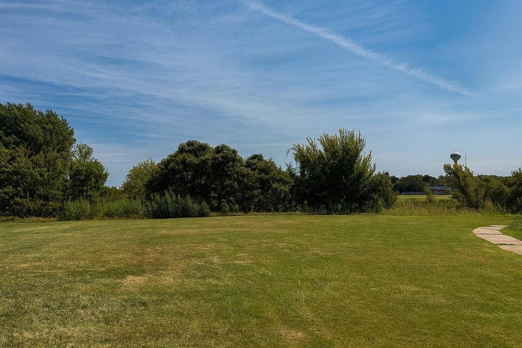 392 Clubhouse Drive, Joshua, TX 76058