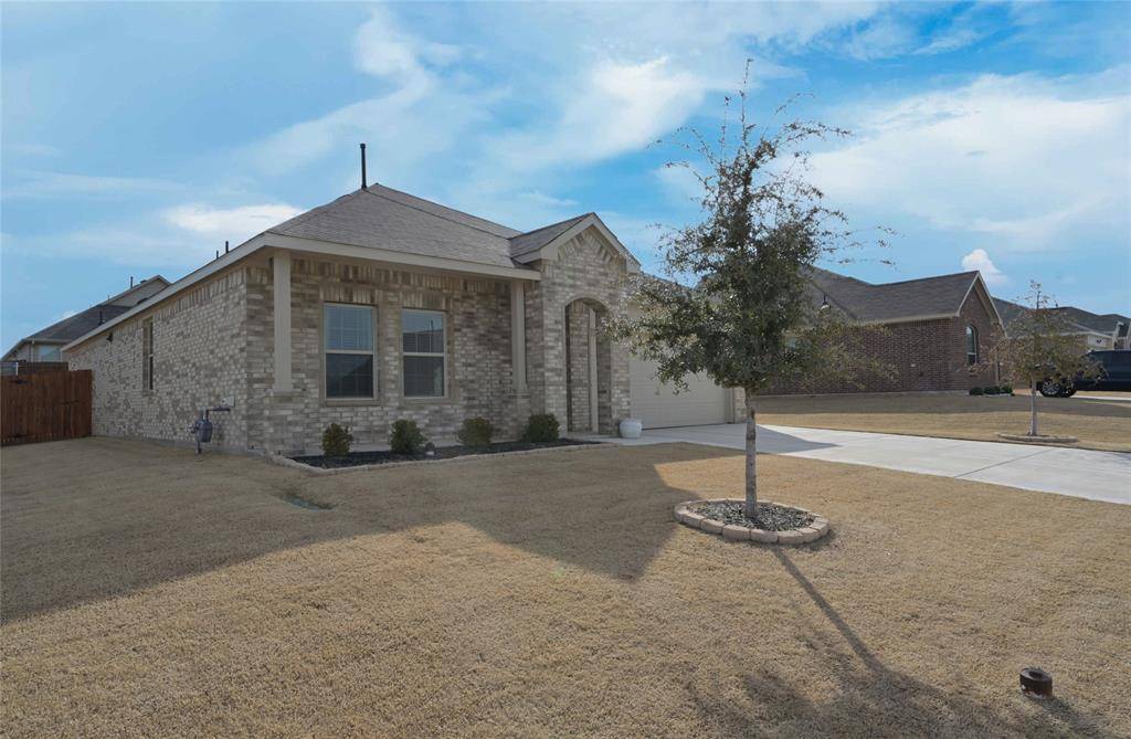 1212 Almond Road, Azle, TX 76020