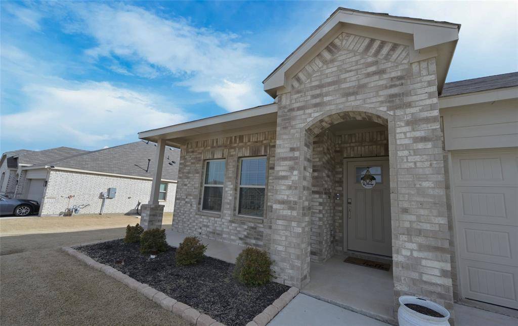 1212 Almond Road, Azle, TX 76020