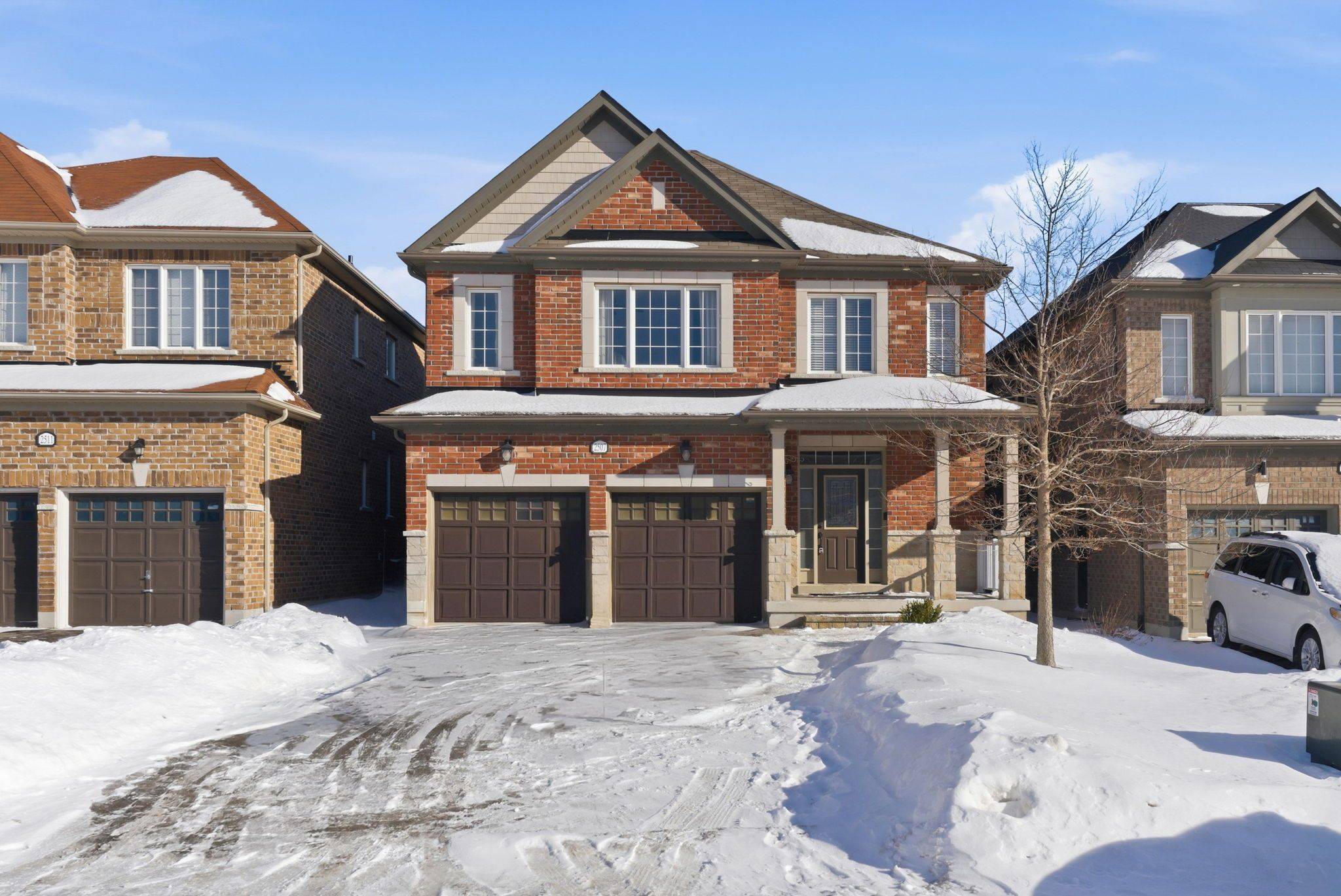 2507 Standardbred DR, Oshawa, ON L1H 7K4