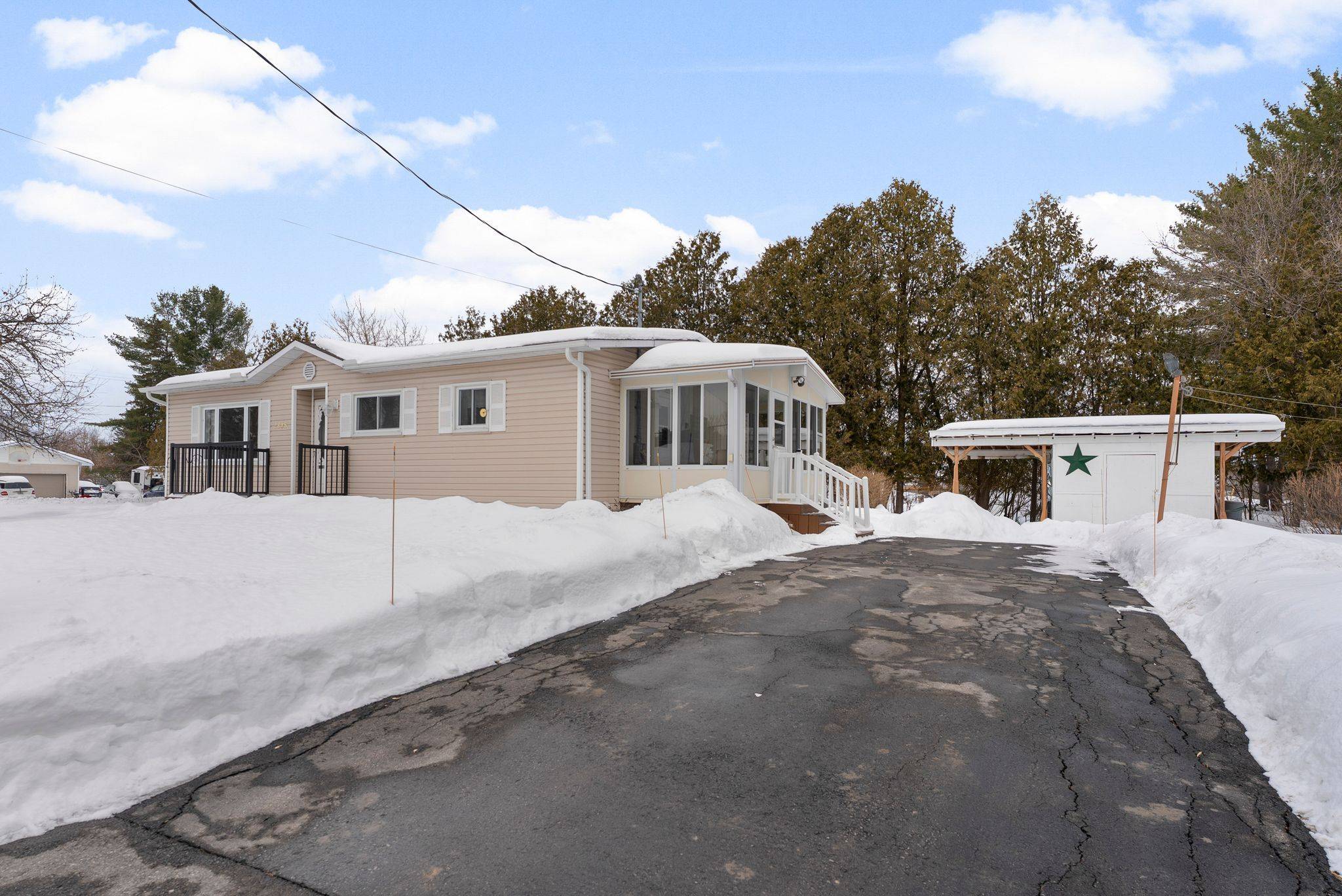 2345 Fitzroy ST, Carp - Dunrobin - Huntley - Fitzroy And Area, ON K0A 1X0