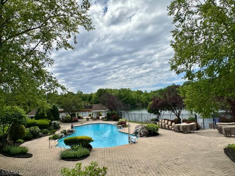 35 Magnolia Way #35, North Haledon Boro, NJ 07508