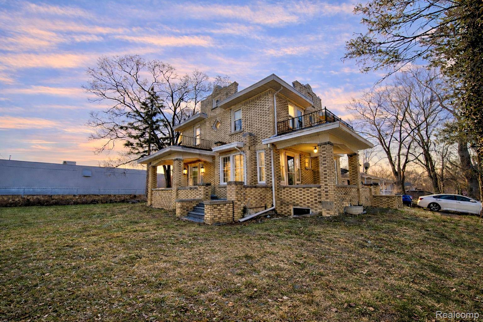 21855 Schoenherr RD, Warren, MI 48089